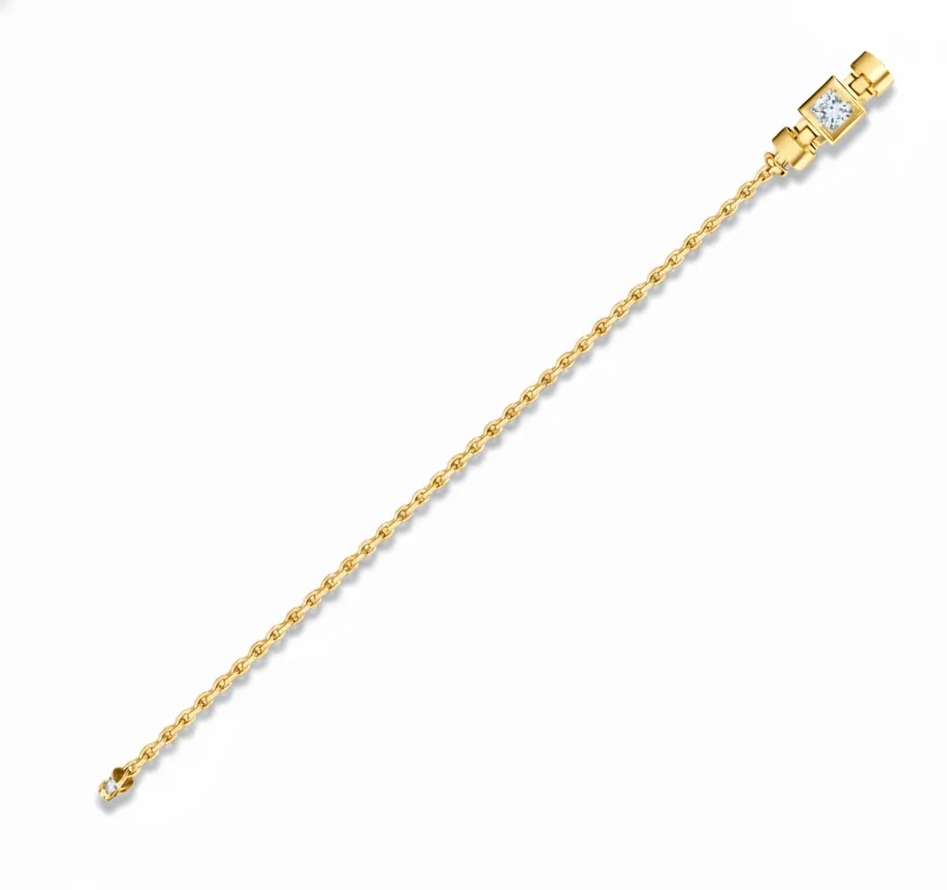 Jubilee 1 carat Princess Diamond with gold chain links in 18 carat Gold, view 2 – Viktor Alexander