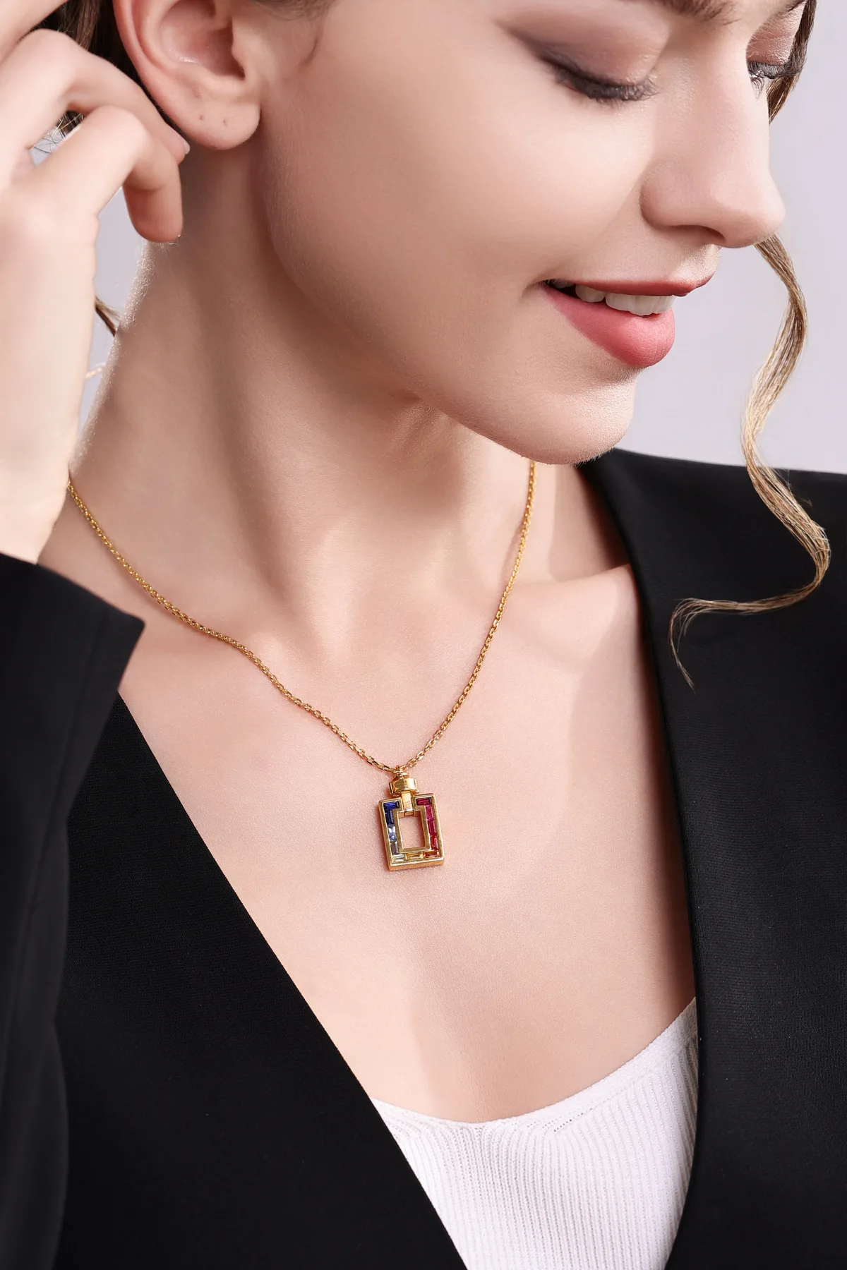 Magnum Opus XL Rainbow Sapphire 18-carat gold with Pendant & Necklace, view 5 – Viktor Alexander